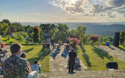 Merayakan Senja Di Tebing Breksi- Merakit Breksi